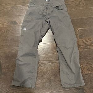 Arc'teryx Men's Cargo Pants in Gray